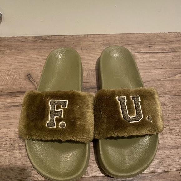 Size 8 Fenty X Puma Fur Slides in Army Green - Picture 2 of 4